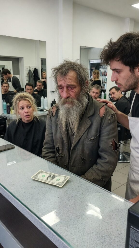 Anziano emozionato nel salone elegante